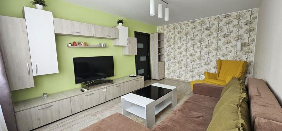 Apartament cu 3 camere decomandat, mobilat în Titan