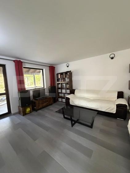 Casă individuală cu 5 camere cu Garaj în Șard