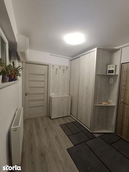 Apartament cu 3 camere, mobilat în Tei