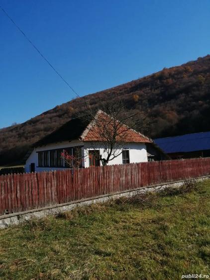 Casă cu 3 camere în Isverna