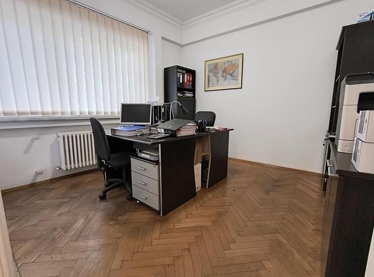Apartament cu 3 camere semidecomandat, mobilat în Dacia