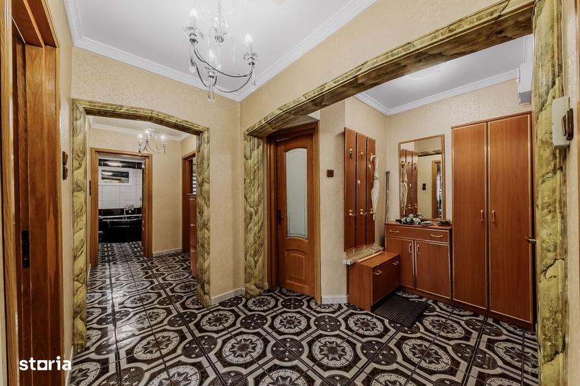 Apartament cu 3 camere decomandat în Drumul Taberei