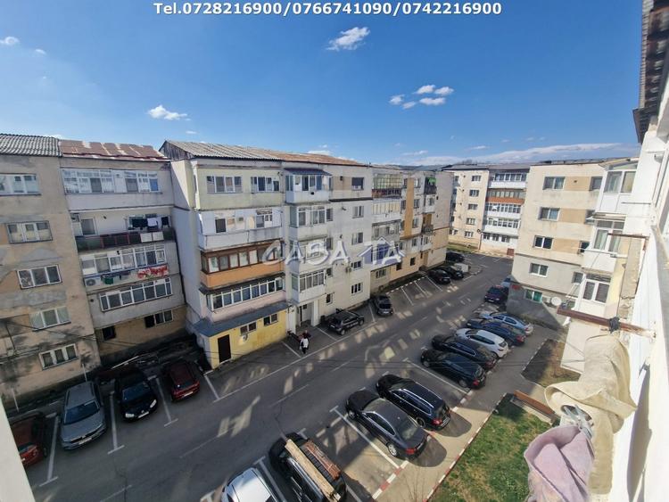 Apartament cu 3 camere decomandat, mobilat în Central