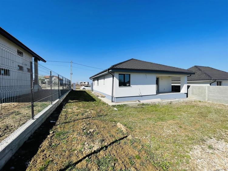 Casă individuală cu 4 camere decomandat cu Teren 600 Mp în Paleu