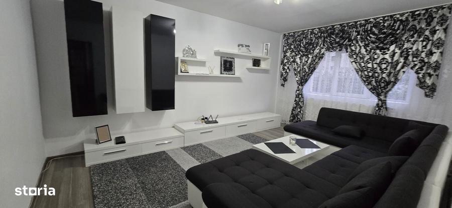 Apartament cu 3 camere decomandat în Micro 3