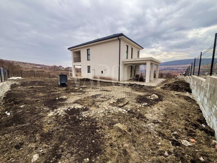 Casă individuală cu 4 camere cu Canalizare în Chinteni