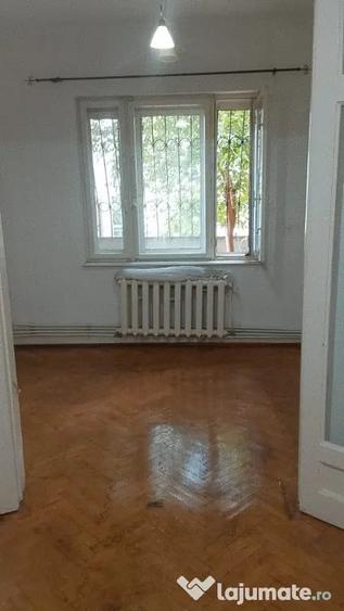 Apartament cu 3 camere decomandat în Universitate