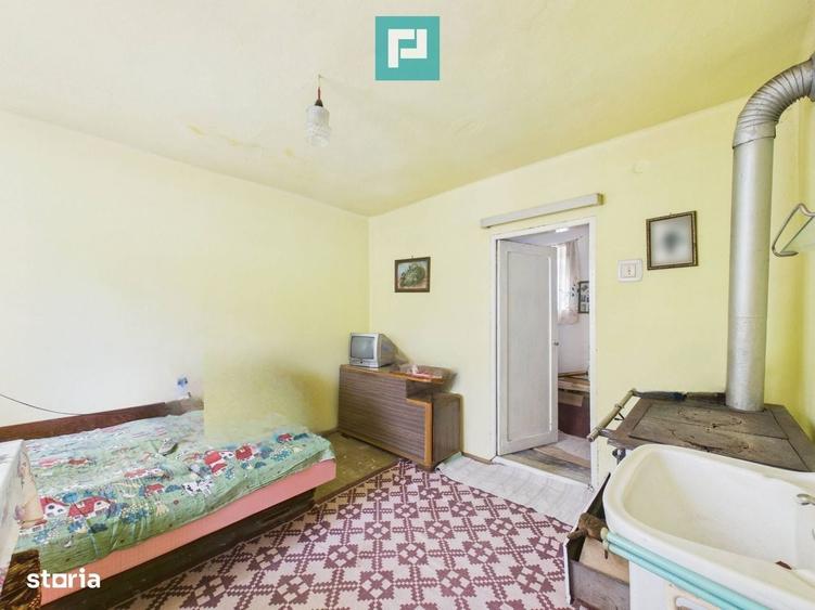 Casă cu 4 camere în Feniș