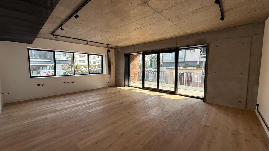 Apartament cu 3 camere semidecomandat în Floreasca