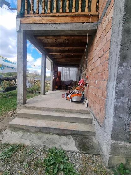 Casă individuală cu 4 camere cu Canalizare în Central
