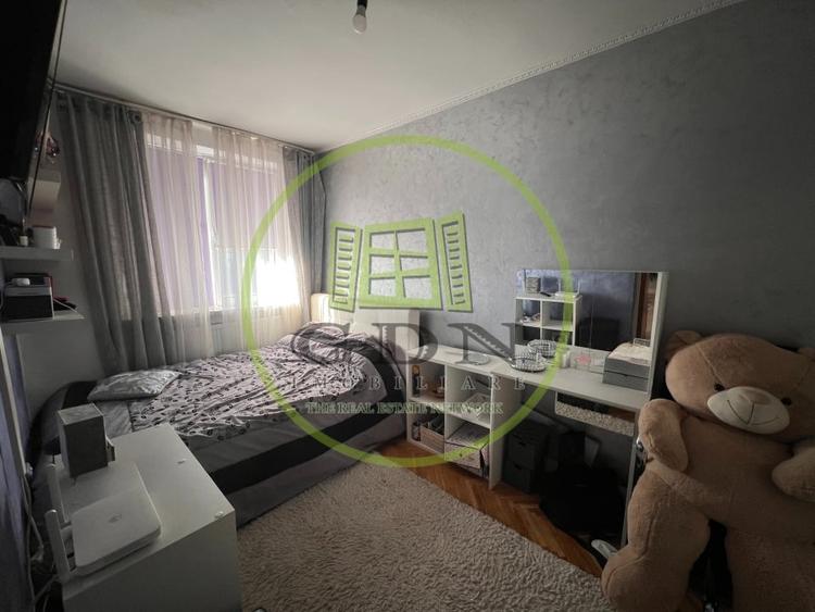 Apartament cu 3 camere semidecomandat, mobilat în Central
