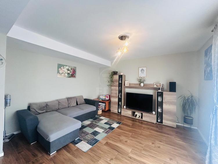 Duplex cu 5 camere cu Canalizare în Florești