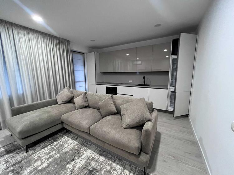 Apartament cu 3 camere semidecomandat în Pipera
