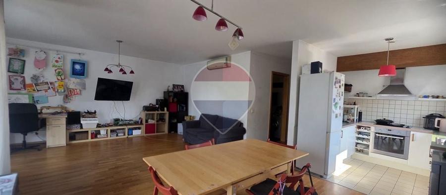 Apartament cu 3 camere decomandat, mobilat în Central