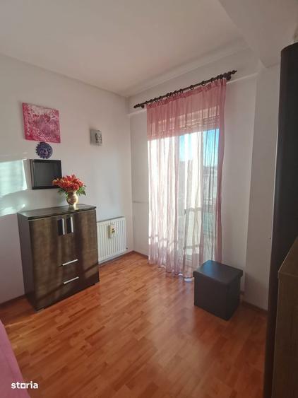 Apartament cu 4 camere decomandat în Aradului