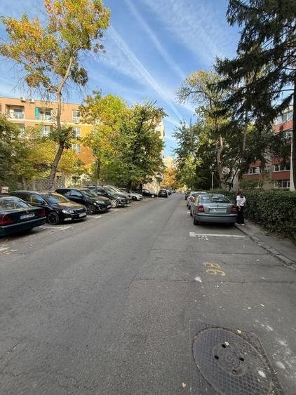 Apartament cu 3 camere decomandat în Titan