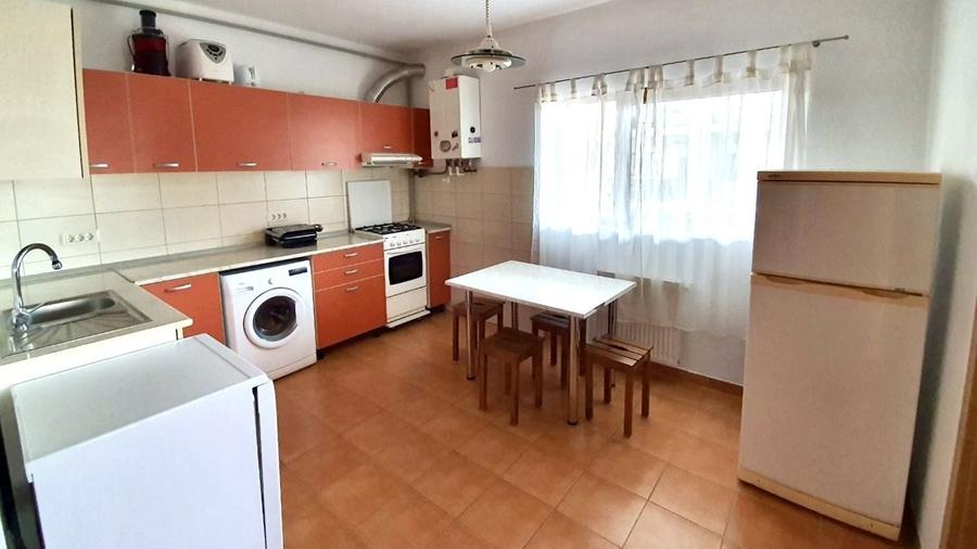 Apartament cu 3 camere decomandat în Braytim