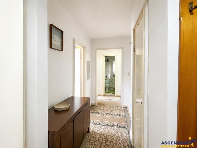 Apartament cu 3 camere decomandat în Central