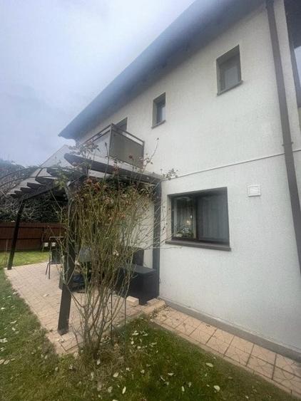 Casă individuală cu 4 camere cu Garaj în Florești