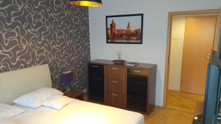 Apartament cu 3 camere decomandat, mobilat în Cetății
