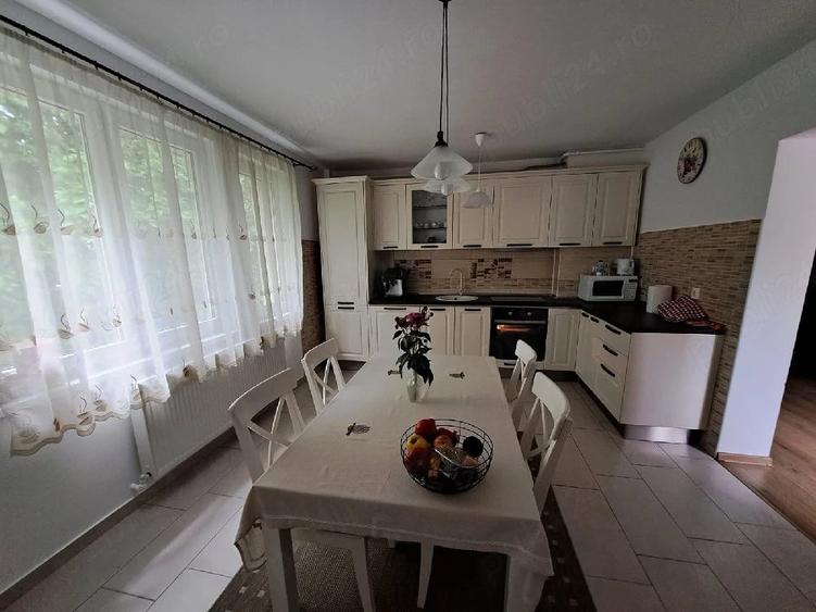 Apartament cu 3 camere decomandat în 22 Decembrie 1989