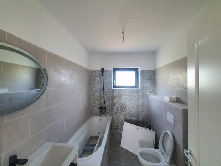 Casă individuală cu 4 camere cu Canalizare în Miroslava