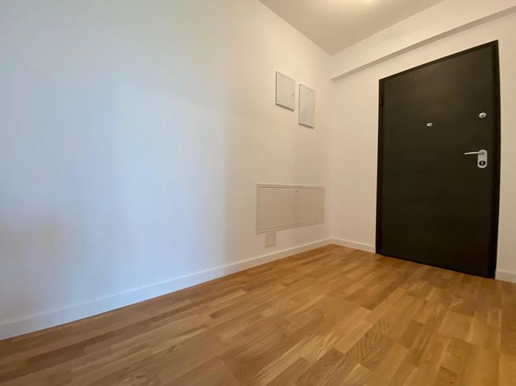 Apartament cu 3 camere semidecomandat în Pipera