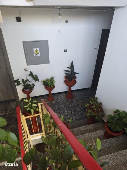 Apartament cu 3 camere semidecomandat în Drumul Taberei