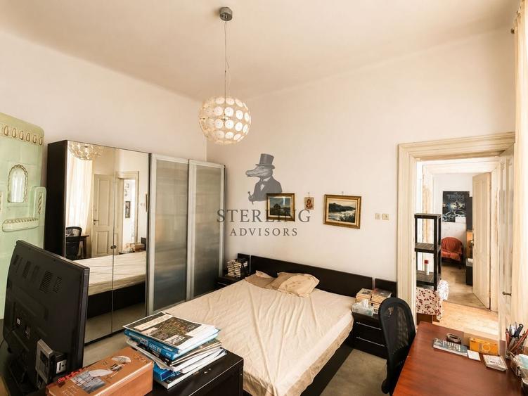 Apartament cu 4 camere semidecomandat în P-ța Romană