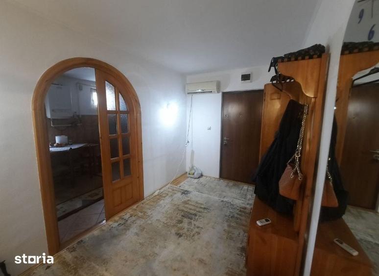 Apartament cu 3 camere în Calea Romanului