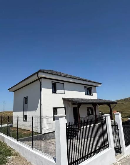 Casă individuală cu 4 camere cu Canalizare în Chinteni