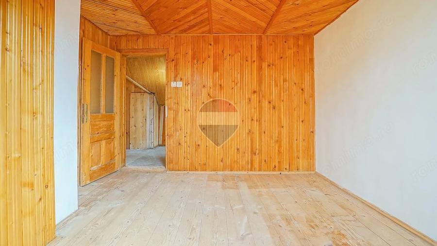 Casă cu 6 camere cu Teren 1915 Mp în Bran