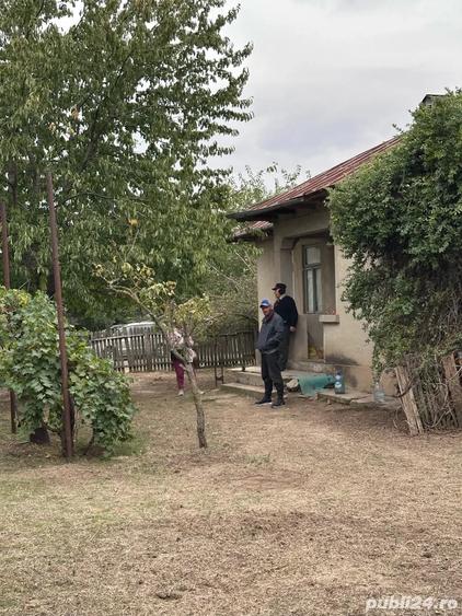 Casă cu 4 camere cu Teren 1610 Mp în Ciochina