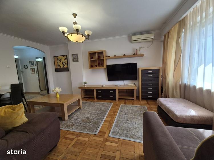Apartament cu 3 camere nedecomandat în Sala Palatului