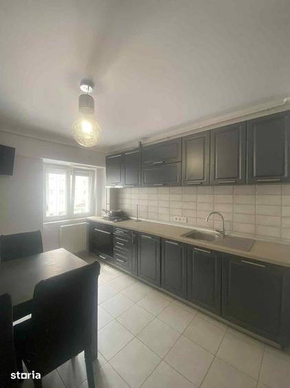 Apartament cu 4 camere decomandat în Soarelui