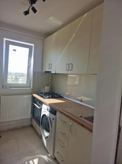 Apartament cu 3 camere decomandat în Micro 5