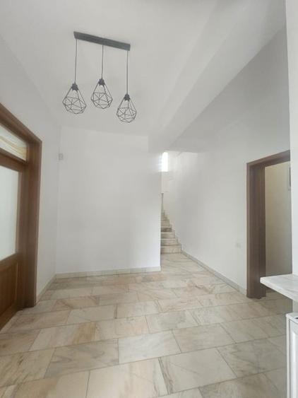 Casă individuală cu 5 camere cu Teren 400 Mp în Herăstrău