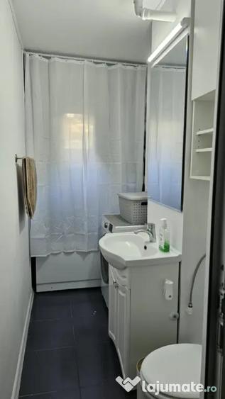 Apartament cu 3 camere semidecomandat în Tomis Nord