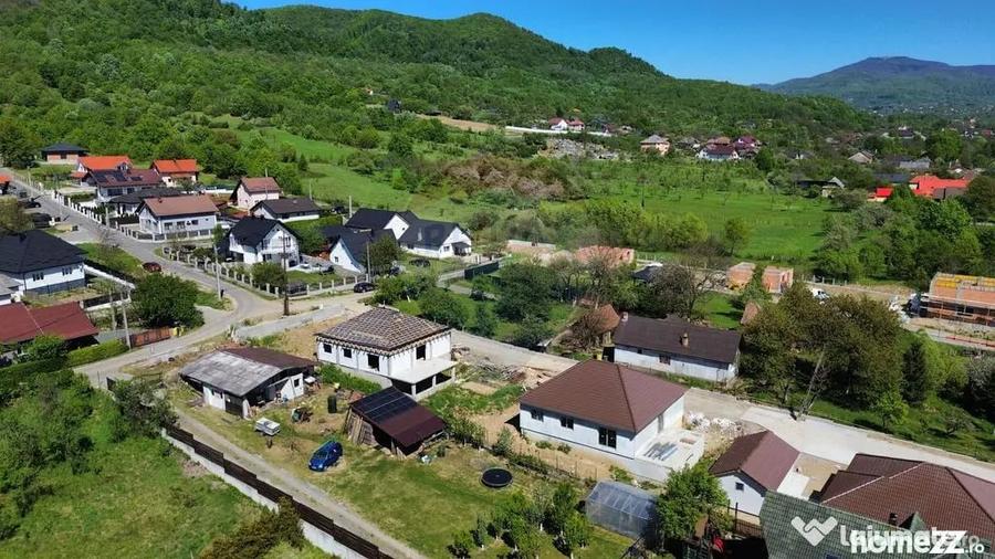 Casă cu 4 camere cu Teren 500 Mp în Tăuții de Sus