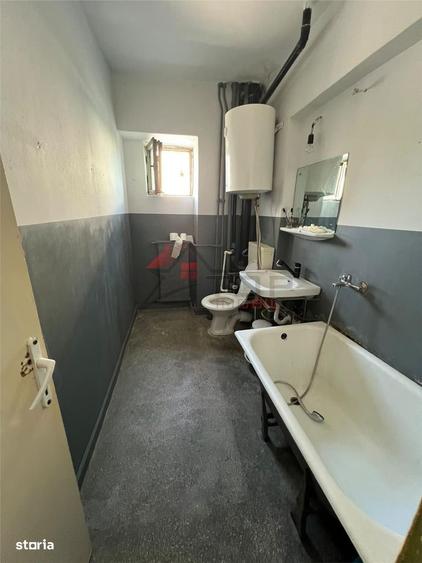 Apartament cu 3 camere decomandat în Socola