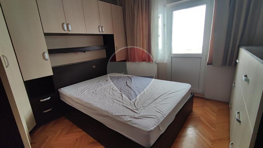 Apartament cu 3 camere decomandat, mobilat în Calea Aradului