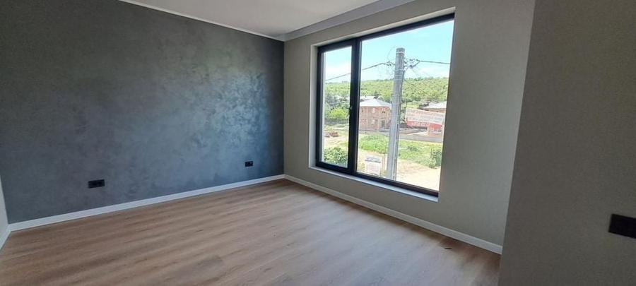 Casă cu 4 camere cu Teren 500 Mp în Vișani