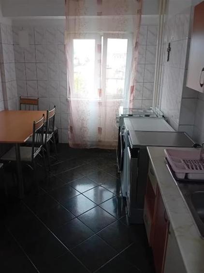 Apartament cu 4 camere decomandat în Herăstrău
