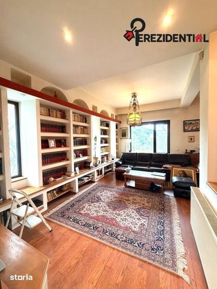 Casă cu 6 camere cu Teren 520 Mp în Văcăresti