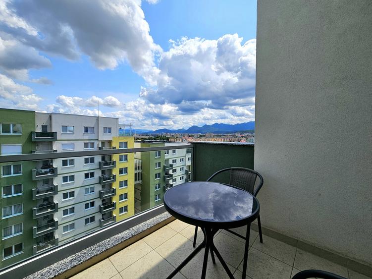 Apartament cu 2 camere decomandat, mobilat în Tractorul