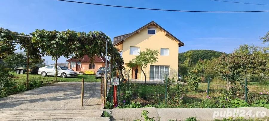 Casă cu 4 camere în Preluca Veche