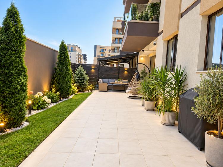Apartament cu 3 camere semidecomandat în Sisești