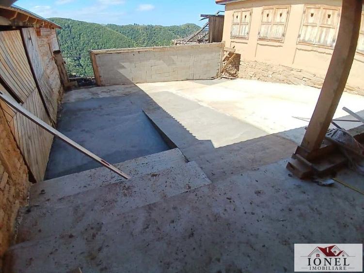Casă individuală cu 3 camere cu Teren 84843 Mp în Săsciori