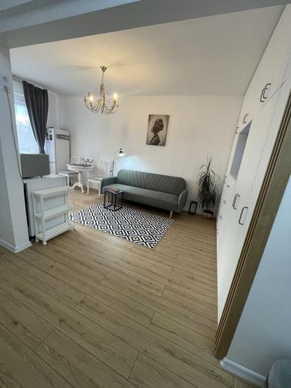 Garsonieră decomandată în Central