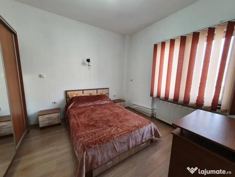 Apartament cu 2 camere semidecomandat în Universitate